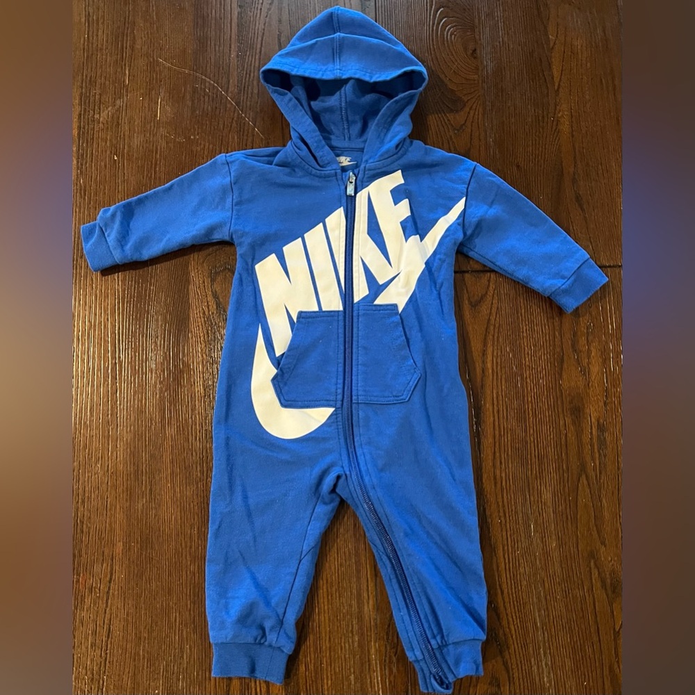 Nike baby suit size 9 months